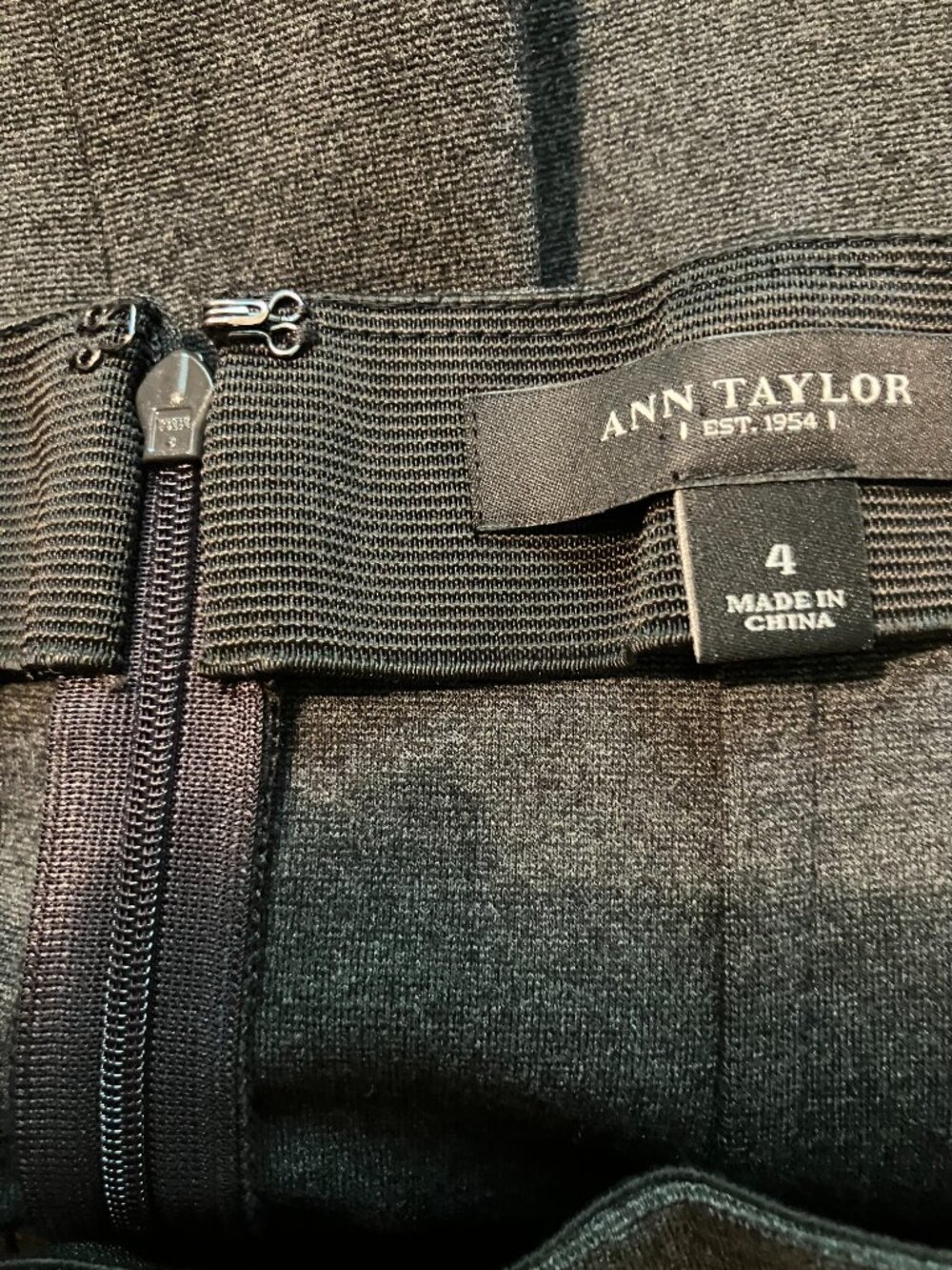 Ann Taylor Ponte Pencil Skirt, Size 4, Dark Gray - Picture 4 of 4